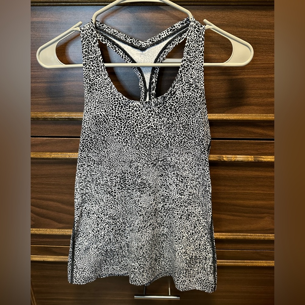 Lululemon Cool Racerback II Nulu P2P 13.5” Size 4
